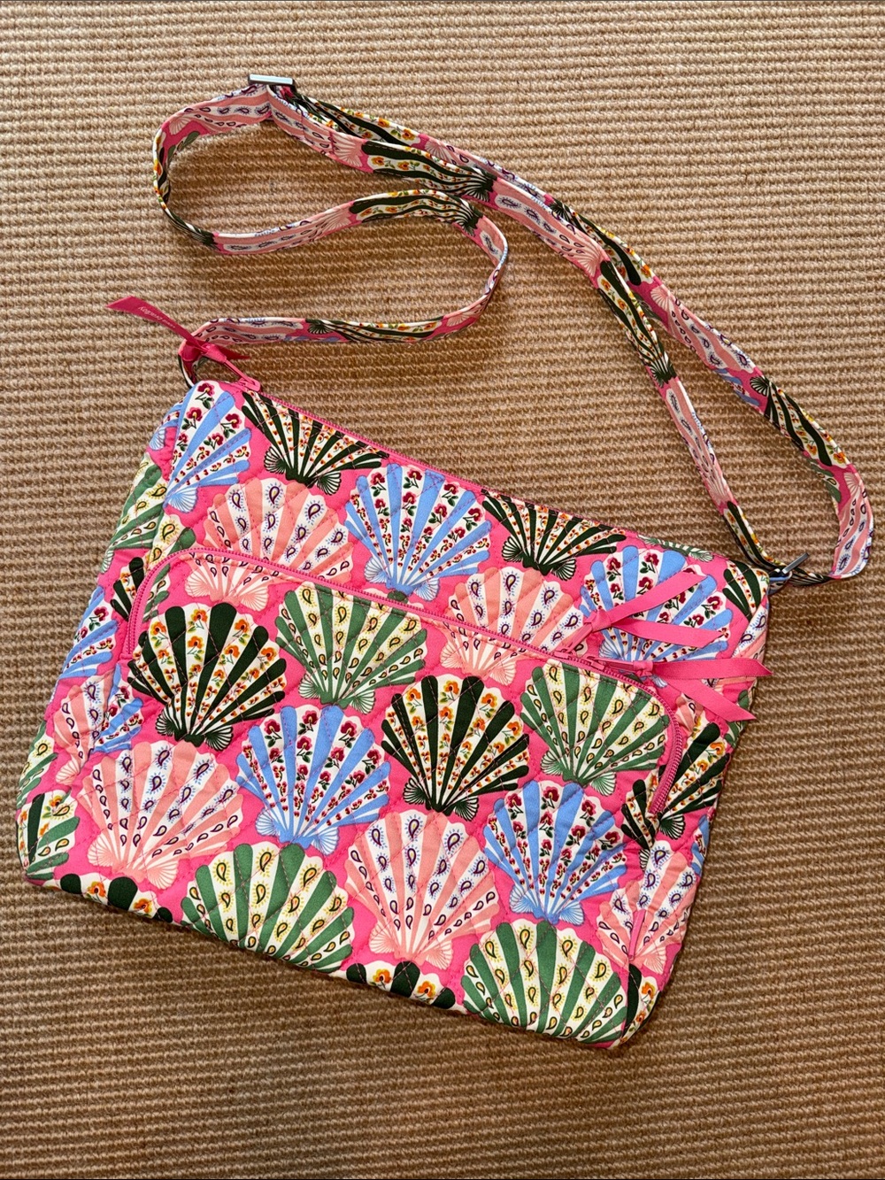 NWOT Vera Bradley Harwick Large Messenger Bag in Cottage Shell Pattern